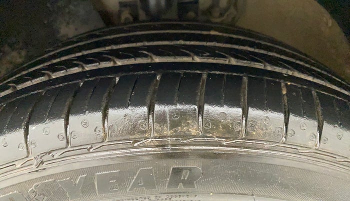 2021 Volkswagen Polo HIGHLINE PLUS 1.0L TSI, Petrol, Manual, 21,615 km, Left Front Tyre Tread