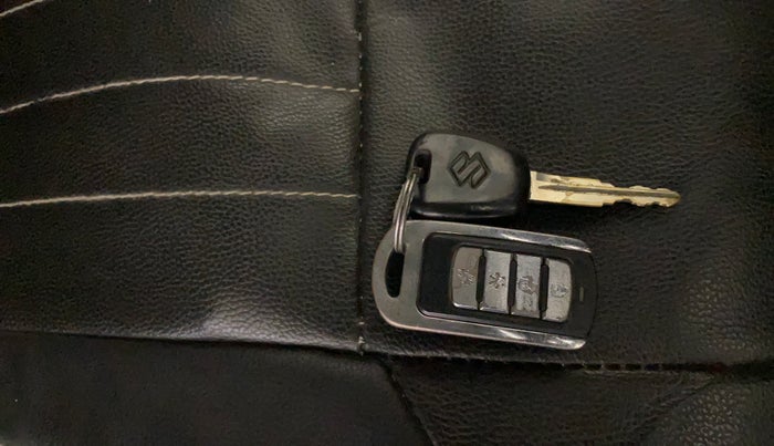 2017 Maruti Alto K10 LXI, CNG, Manual, 97,596 km, Key Close Up