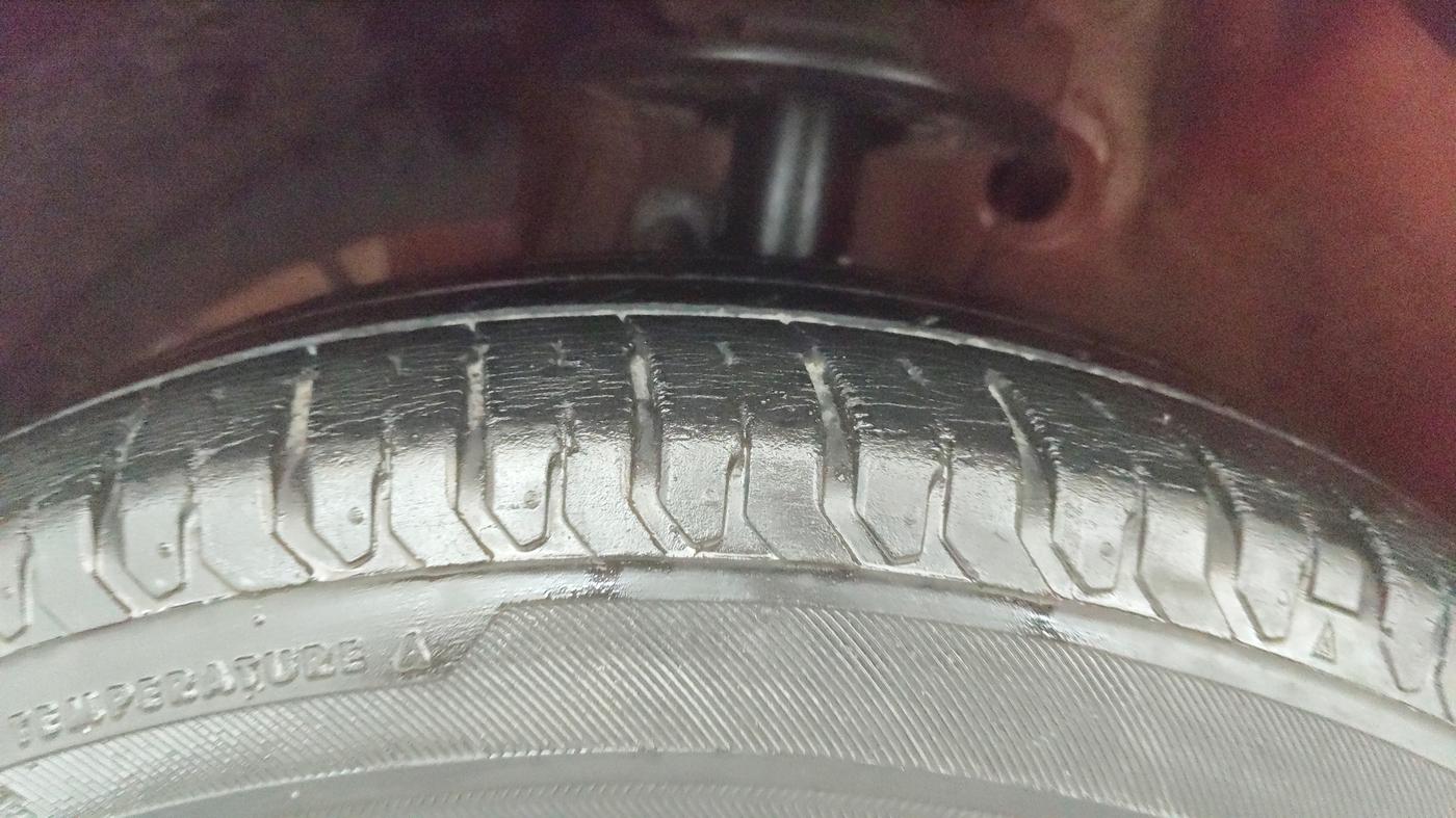 2017 Maruti Dzire ZXI PLUS AMT, Petrol, Automatic, 82,215 km, Left Front Tyre Tread