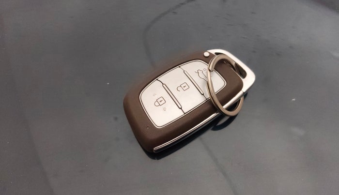 2022 Hyundai GRAND I10 NIOS ASTA 1.2 KAPPA VTVT CNG, CNG, Manual, 65,581 km, Key Close Up