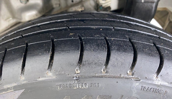 2016 Hyundai Eon ERA PLUS, Petrol, Manual, 75,943 km, Left Rear Tyre Tread