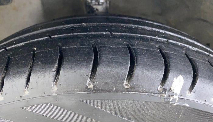 2016 Hyundai Eon ERA PLUS, Petrol, Manual, 75,943 km, Left Front Tyre Tread