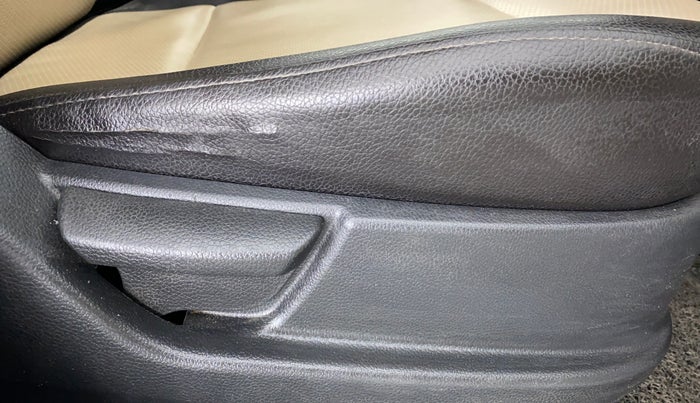 2016 Hyundai Eon ERA PLUS, Petrol, Manual, 75,943 km, Driver Side Adjustment Panel