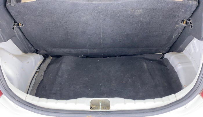 2016 Hyundai Eon ERA PLUS, Petrol, Manual, 75,943 km, Boot Inside