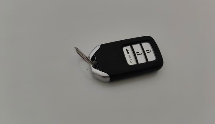2023 Honda Amaze 1.2L I-VTEC VX CVT, Petrol, Automatic, 29,597 km, Key Close Up