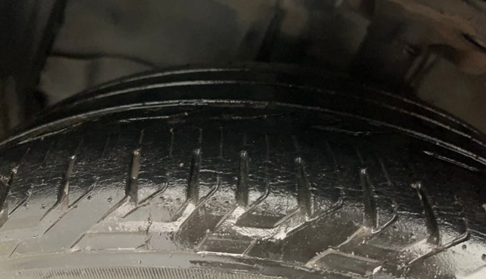 2015 Toyota Corolla Altis JS PETROL, Petrol, Manual, 58,981 km, Left Front Tyre Tread