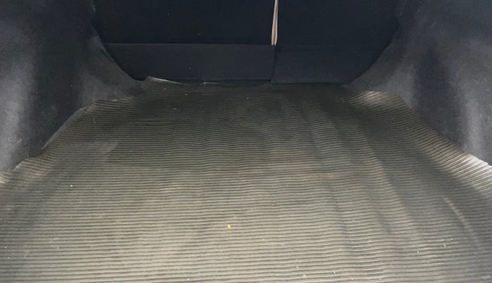 2015 Toyota Corolla Altis JS PETROL, Petrol, Manual, 58,981 km, Boot Inside