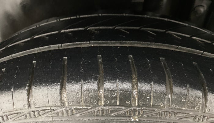 2017 Maruti Swift VDI ABS, Diesel, Manual, 31,960 km, Left Rear Tyre Tread