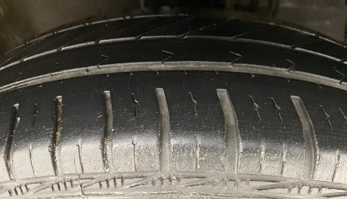 2017 Maruti Swift VDI ABS, Diesel, Manual, 31,960 km, Right Front Tyre Tread