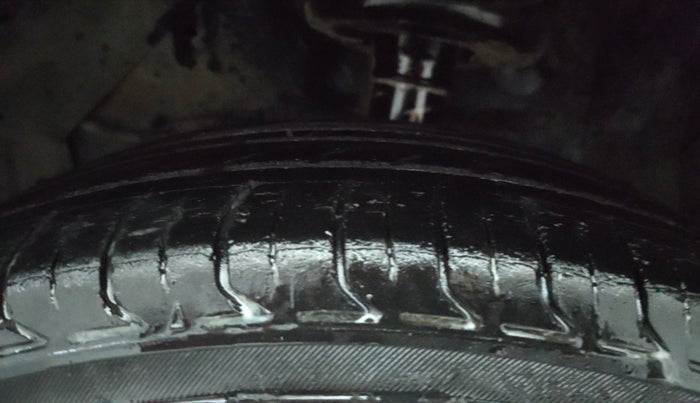 2017 Maruti Vitara Brezza VDI (O), Diesel, Manual, 1,32,540 km, Left Front Tyre Tread