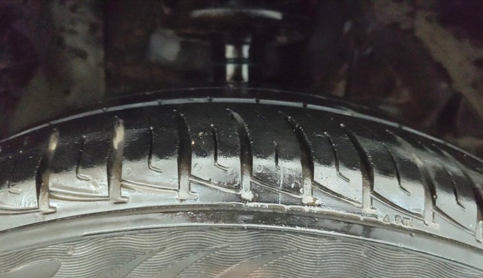 2017 Maruti Vitara Brezza VDI (O), Diesel, Manual, 1,32,540 km, Right Front Tyre Tread