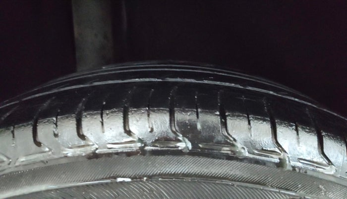 2017 Maruti Vitara Brezza VDI (O), Diesel, Manual, 1,32,540 km, Right Rear Tyre Tread