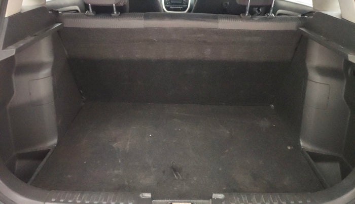 2017 Maruti Vitara Brezza VDI (O), Diesel, Manual, 1,32,540 km, Boot Inside