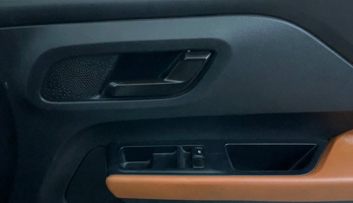 2022 Tata PUNCH PURE MT, Petrol, Manual, 30,844 km, Driver Side Door Panels Control