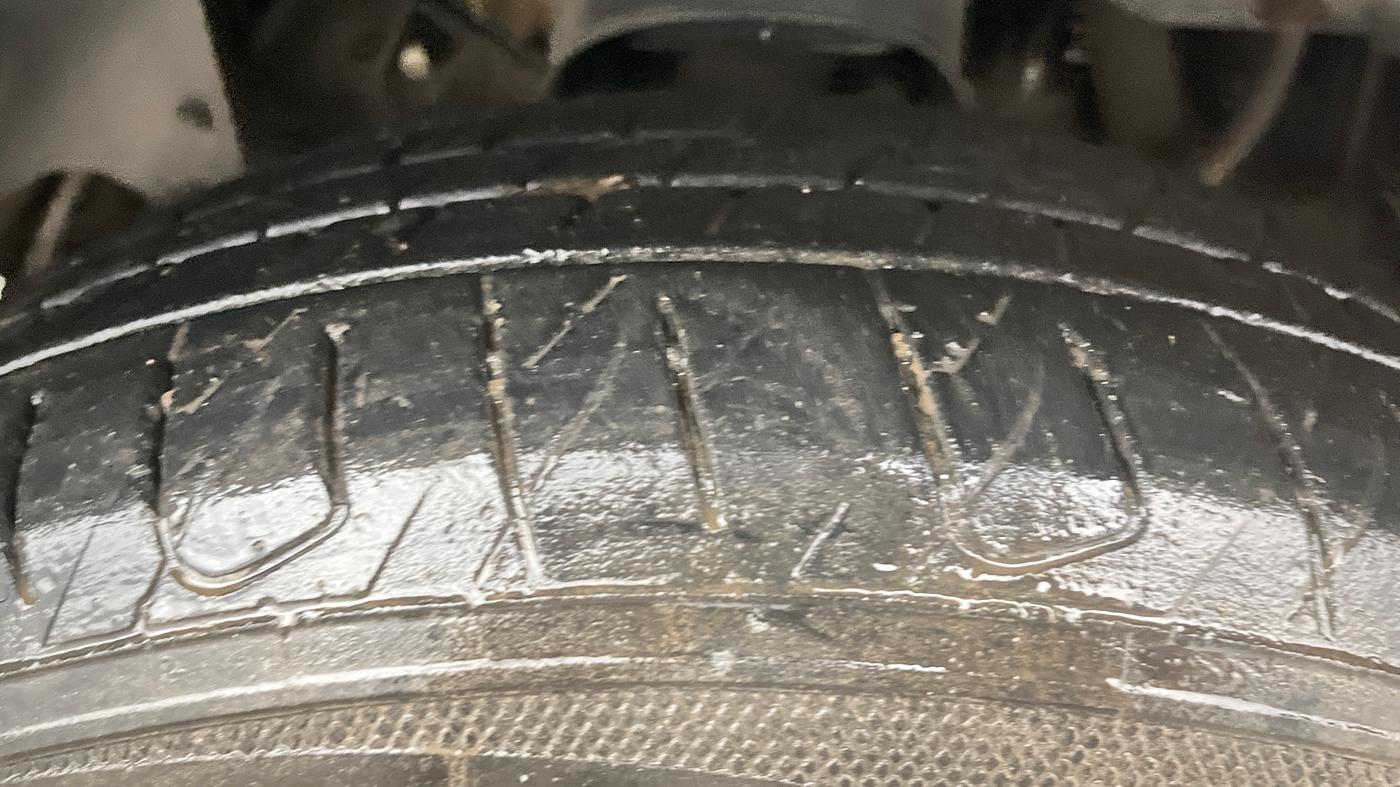 2023 Mahindra SCORPIO CLASSIC S11 7STR, Diesel, Manual, 45,154 km, Right Front Tyre Tread