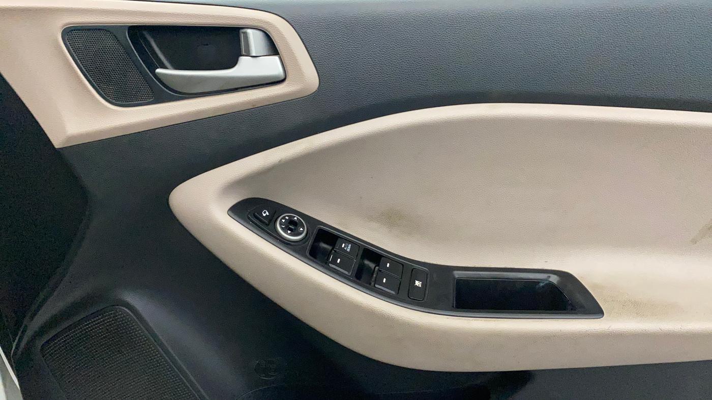 2018 Hyundai Elite i20 ASTA 1.2, Petrol, Manual, 62,837 km, Driver Side Door Panels Control