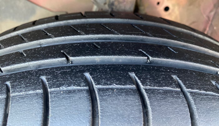 2015 Honda Brio S MT, Petrol, Manual, 53,299 km, Left Front Tyre Tread