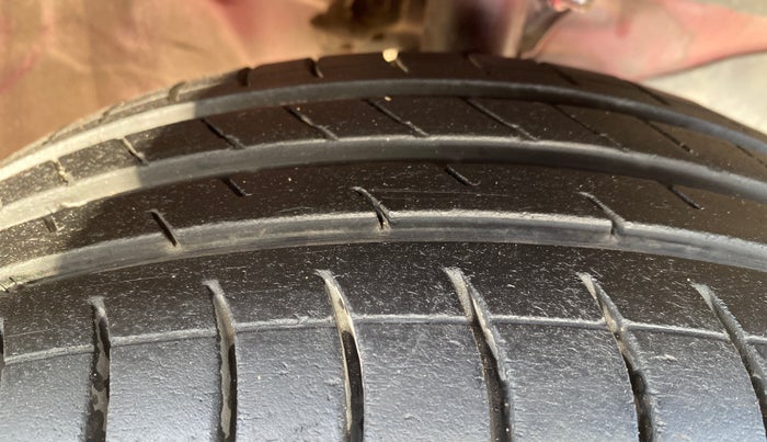 2015 Honda Brio S MT, Petrol, Manual, 53,299 km, Right Front Tyre Tread