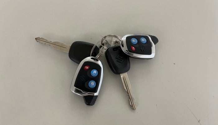 2024 Maruti Swift LXI, Petrol, Manual, 6,830 km, Key Close Up