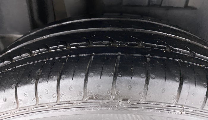 2017 Maruti Dzire ZDI Plus AMT, Diesel, Automatic, 78,341 km, Right Rear Tyre Tread