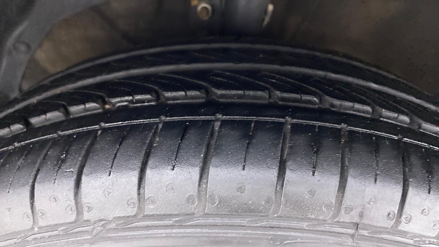 2017 Maruti Dzire ZDI Plus AMT, Diesel, Automatic, 78,341 km, Left Front Tyre Tread