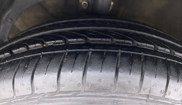 2017 Maruti Dzire ZDI Plus AMT, Diesel, Automatic, 78,341 km, Left Front Tyre Tread