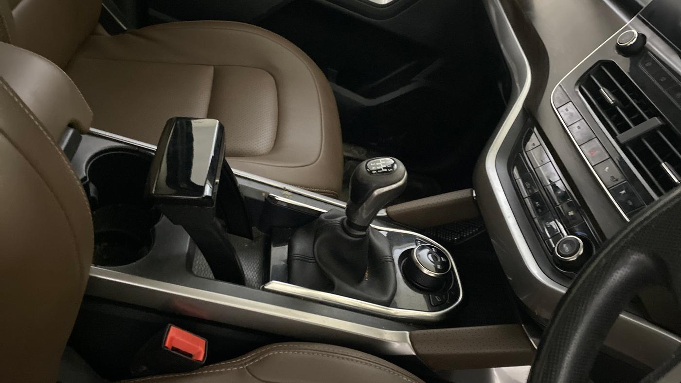 2019 Tata Harrier XZ 2.0L, Diesel, Manual, 97,062 km, Gear Lever