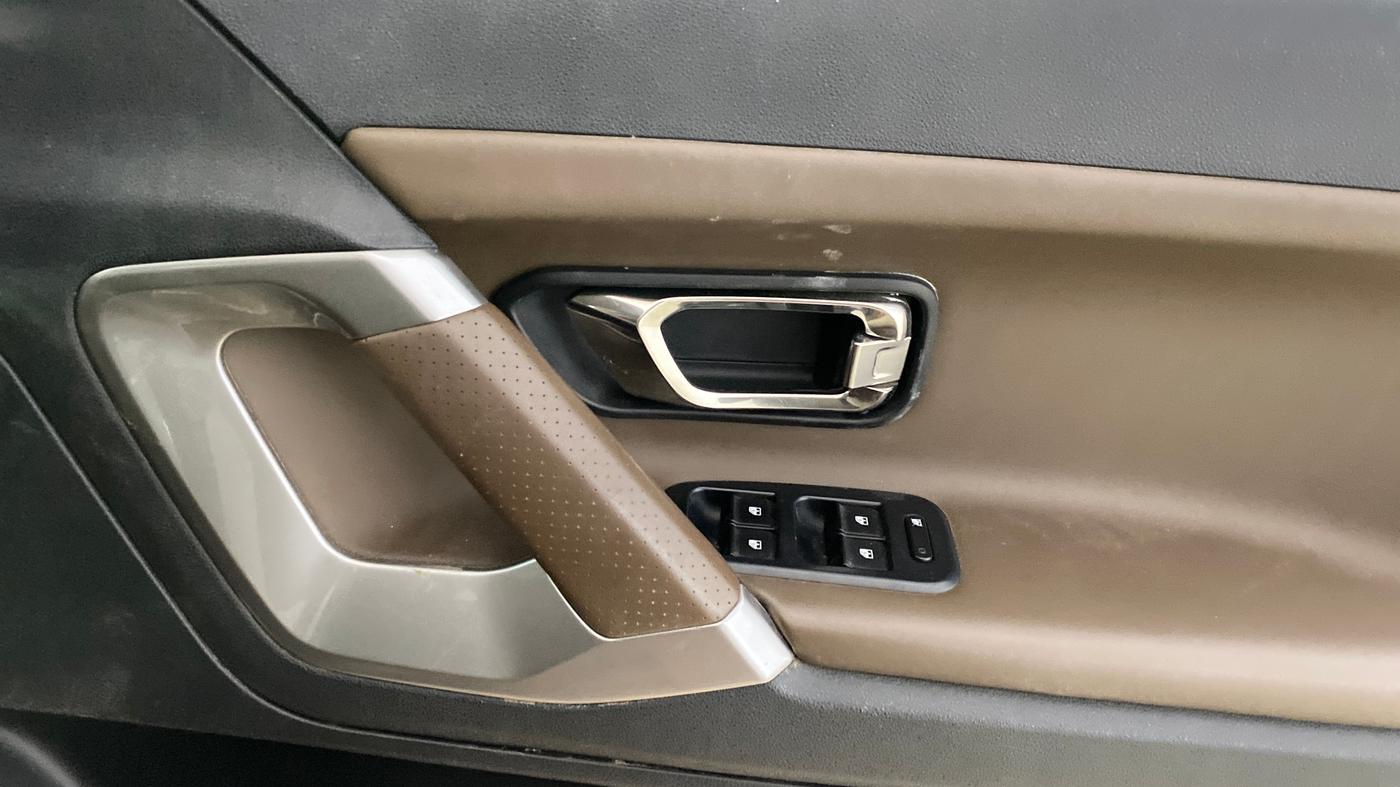 2019 Tata Harrier XZ 2.0L, Diesel, Manual, 97,062 km, Driver Side Door Panels Control