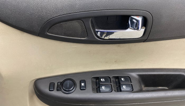 2012 Hyundai i20 SPORTZ 1.4 AT, Petrol, Automatic, 1,03,918 km, Driver Side Door Panels Control