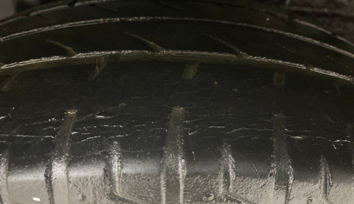 2012 Hyundai i20 SPORTZ 1.4 AT, Petrol, Automatic, 1,03,918 km, Left Rear Tyre Tread