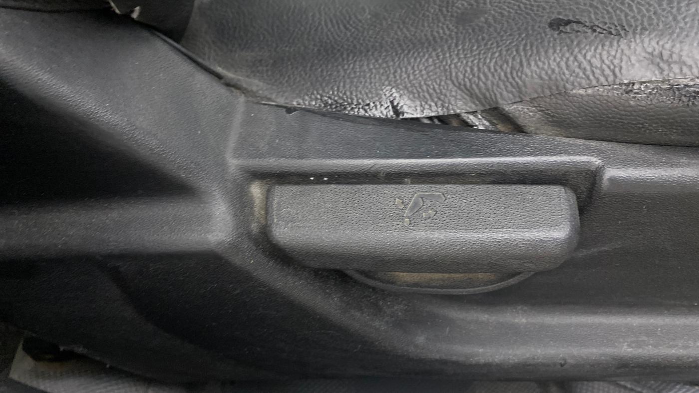 2012 Hyundai i20 SPORTZ 1.4 AT, Petrol, Automatic, 1,03,932 km, Driver Side Adjustment Panel