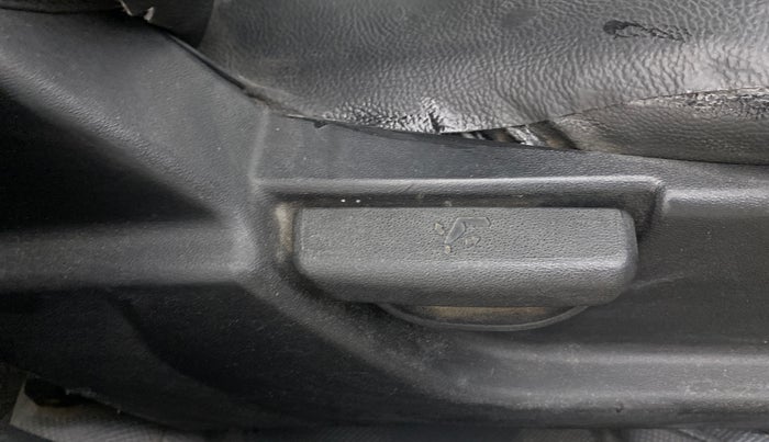 2012 Hyundai i20 SPORTZ 1.4 AT, Petrol, Automatic, 1,03,918 km, Driver Side Adjustment Panel