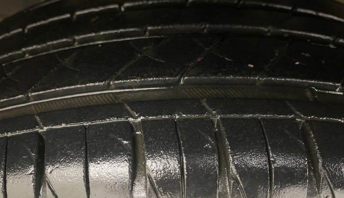 2012 Hyundai i20 SPORTZ 1.4 AT, Petrol, Automatic, 1,03,918 km, Left Front Tyre Tread