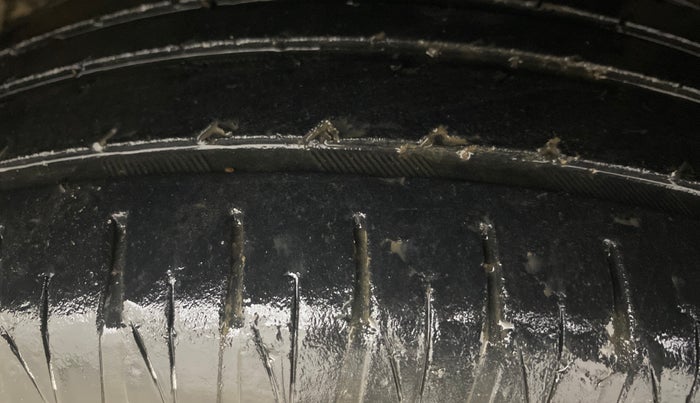 2012 Hyundai i20 SPORTZ 1.4 AT, Petrol, Automatic, 1,03,918 km, Right Front Tyre Tread