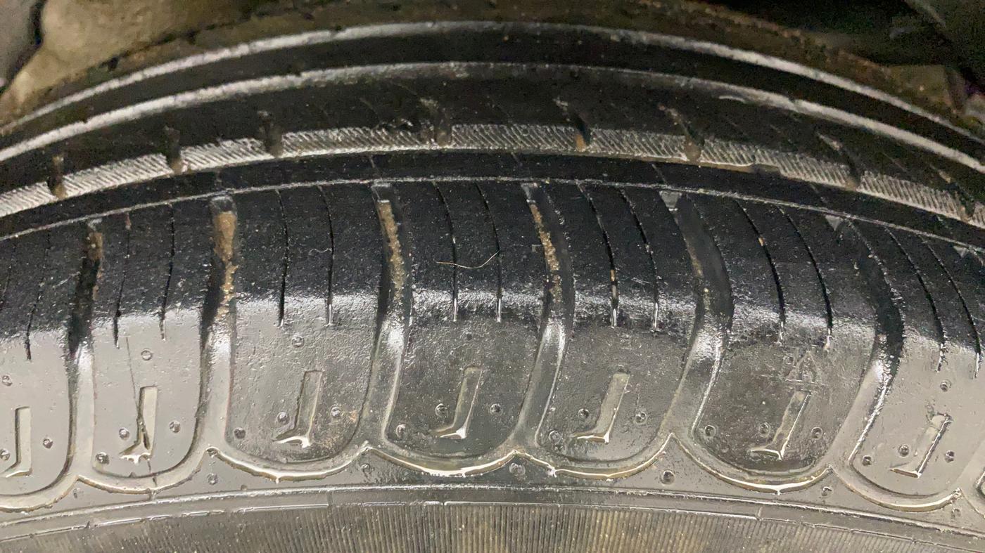 2013 Mahindra XUV500 W8, Diesel, Manual, 97,265 km, Left Rear Tyre Tread