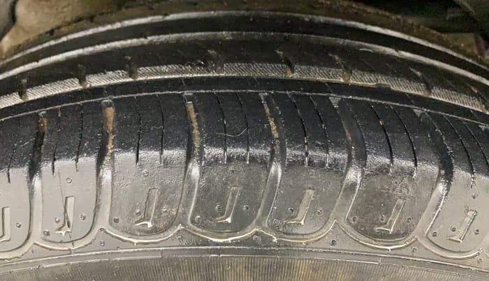 2013 Mahindra XUV500 W8, Diesel, Manual, 97,265 km, Left Rear Tyre Tread