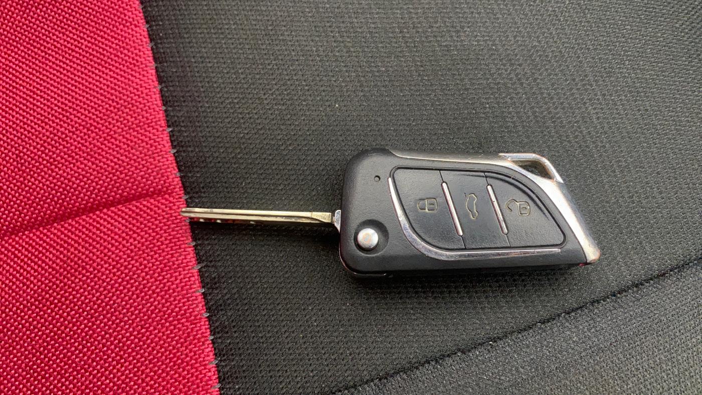 2013 Mahindra XUV500 W8, Diesel, Manual, 97,265 km, Key Close Up