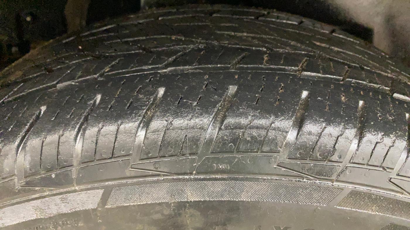 2013 Mahindra XUV500 W8, Diesel, Manual, 97,265 km, Right Rear Tyre Tread