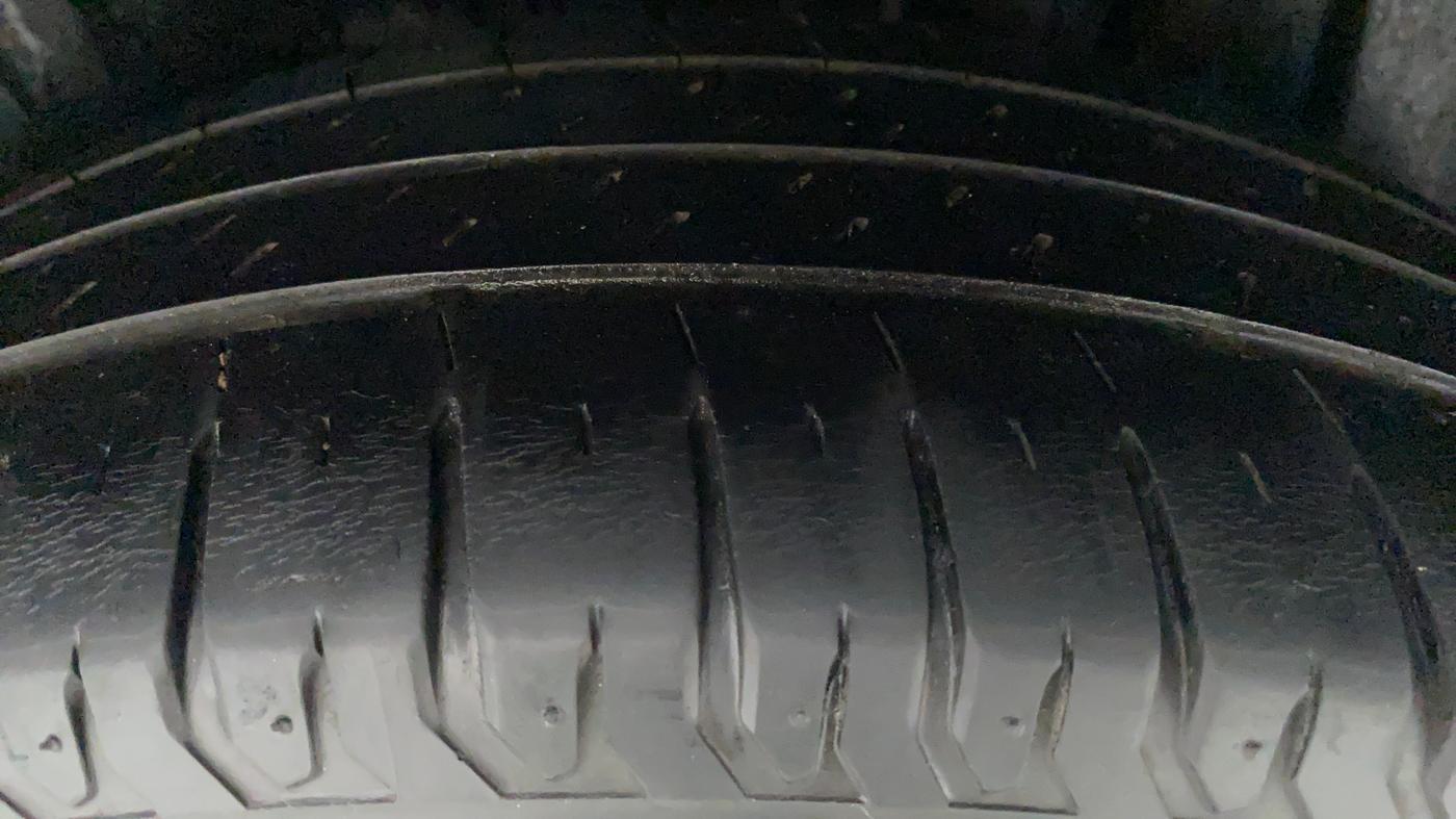2019 Maruti Ertiga ZXI SMART HYBRID AT, Petrol, Automatic, 46,354 km, Left Rear Tyre Tread