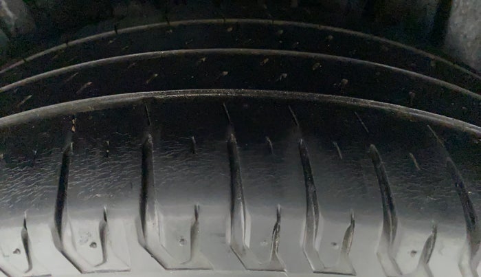 2019 Maruti Ertiga ZXI SMART HYBRID AT, Petrol, Automatic, 46,354 km, Left Rear Tyre Tread