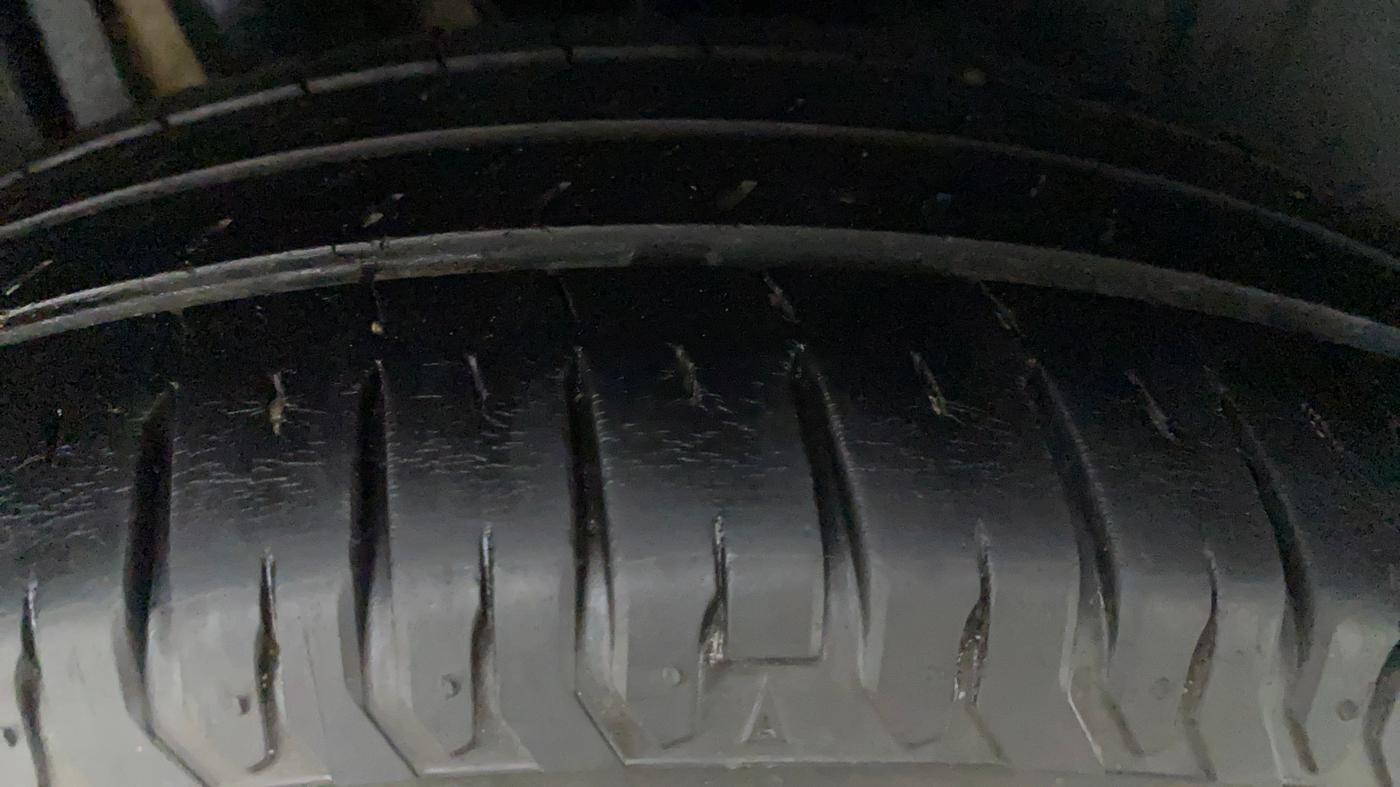 2019 Maruti Ertiga ZXI SMART HYBRID AT, Petrol, Automatic, 46,354 km, Left Front Tyre Tread