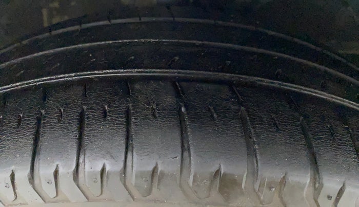 2019 Maruti Ertiga ZXI SMART HYBRID AT, Petrol, Automatic, 46,354 km, Right Front Tyre Tread
