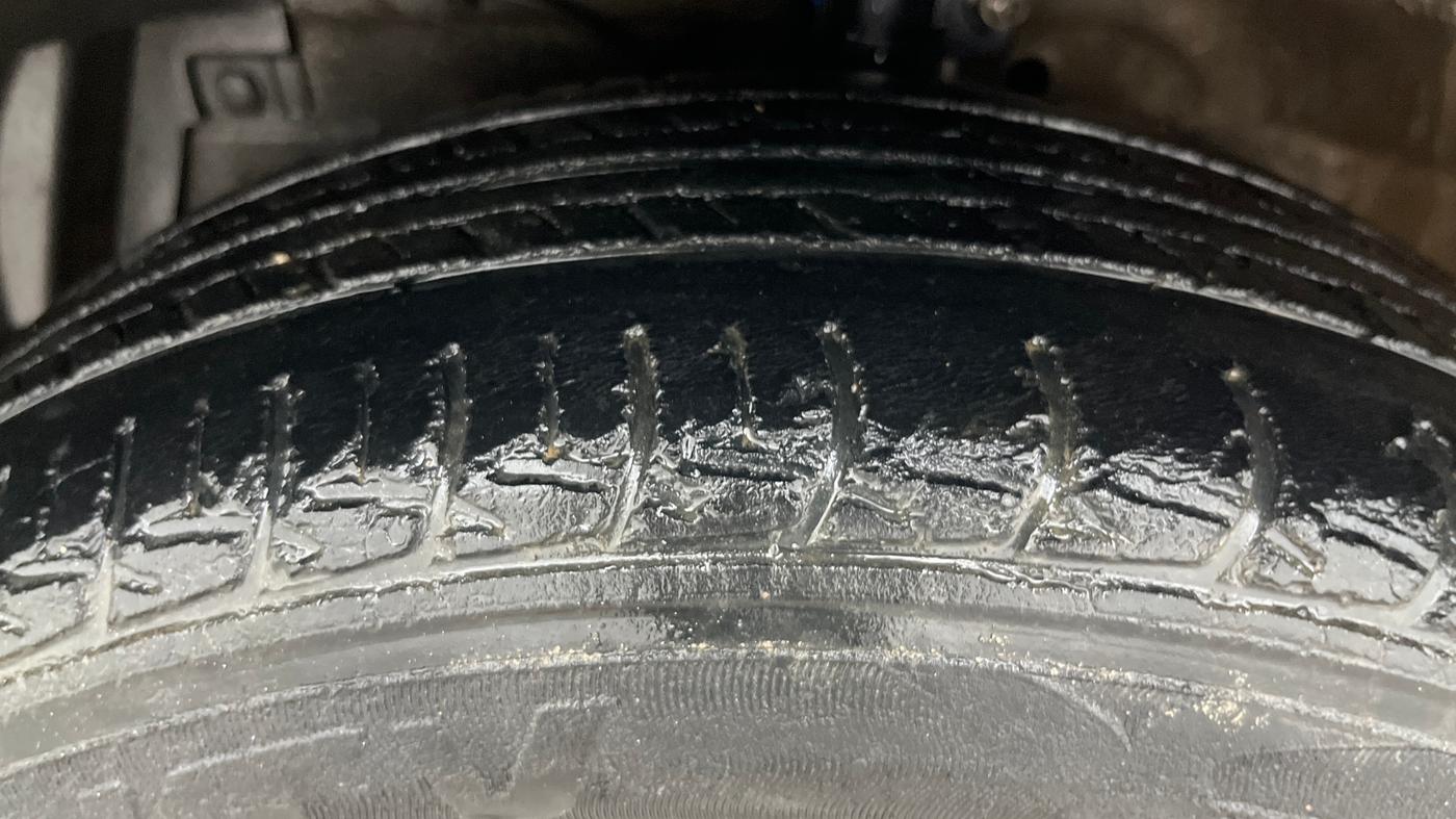 2016 Maruti Ciaz VDI+ SHVS, Diesel, Manual, 68,244 km, Left Front Tyre Tread