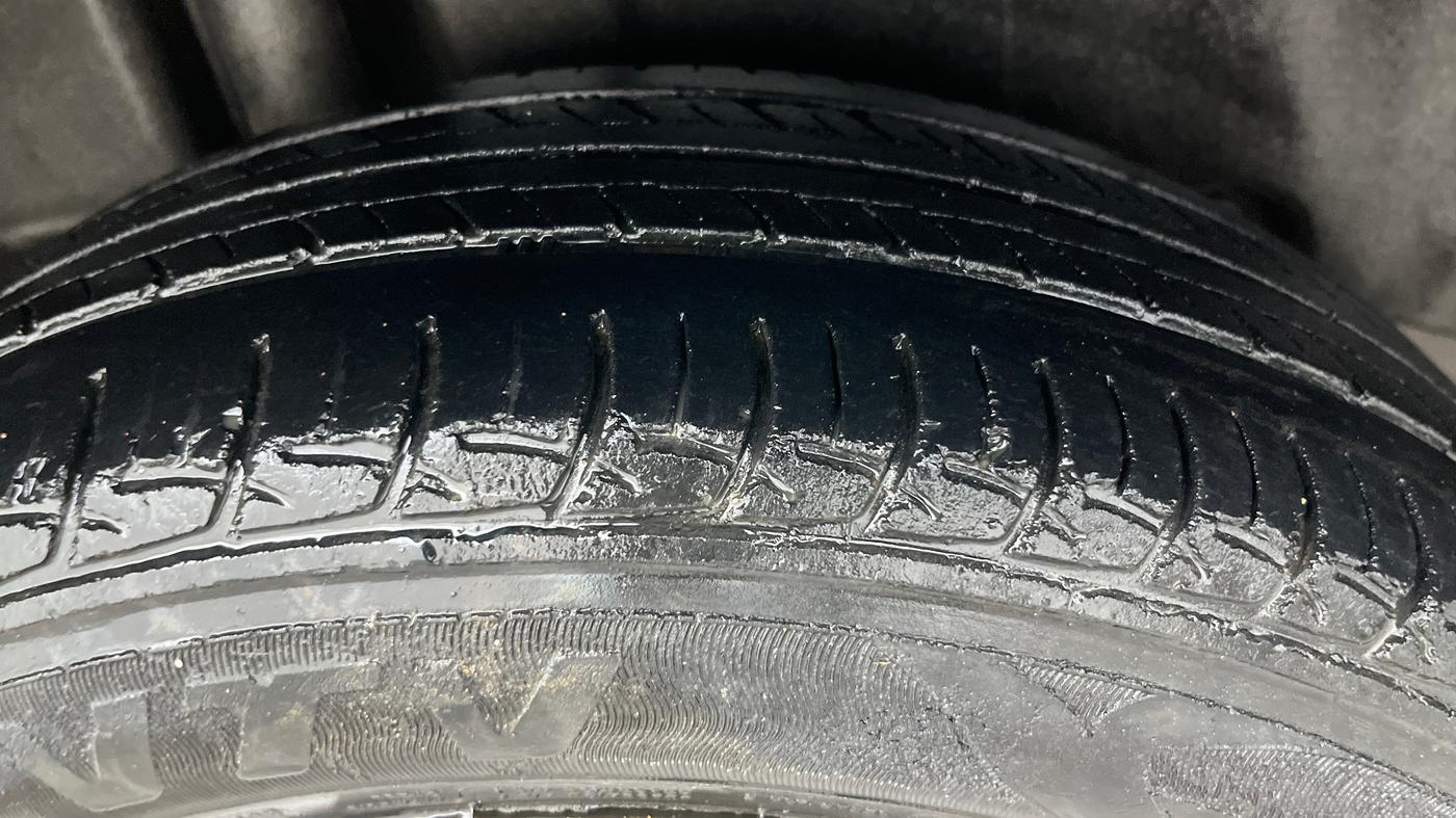 2016 Maruti Ciaz VDI+ SHVS, Diesel, Manual, 68,244 km, Right Rear Tyre Tread