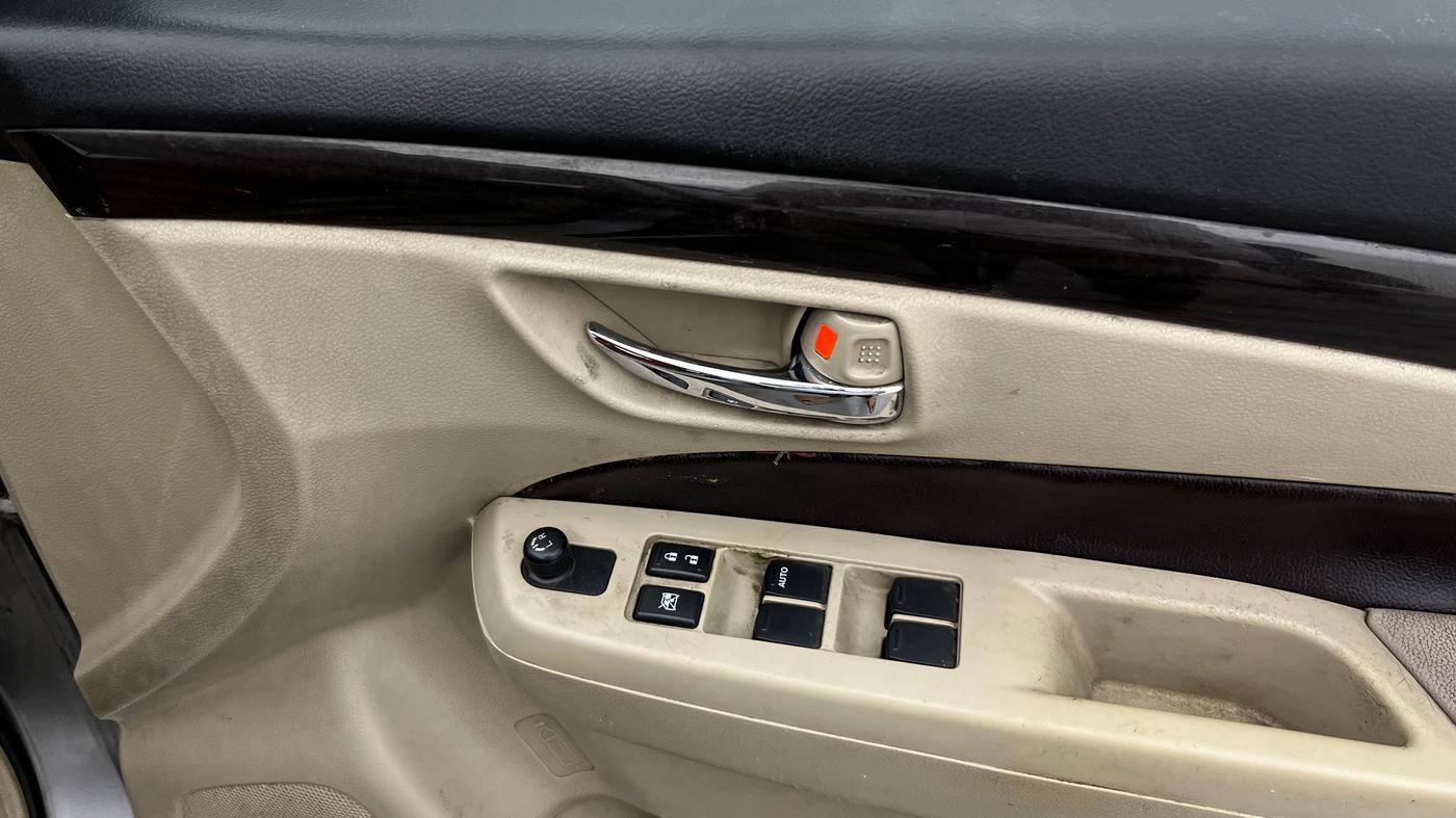 2016 Maruti Ciaz VDI+ SHVS, Diesel, Manual, 68,244 km, Driver Side Door Panels Control
