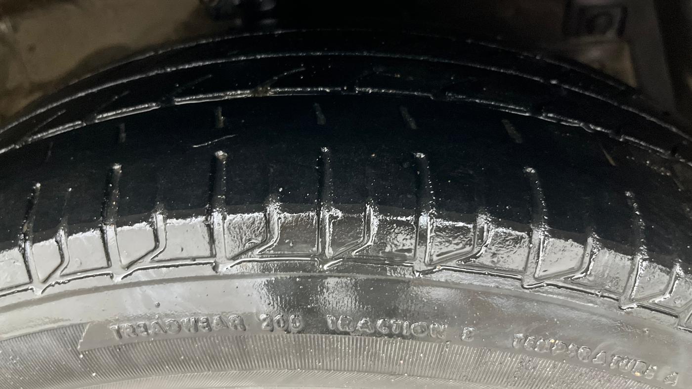 2016 Maruti Ciaz VDI+ SHVS, Diesel, Manual, 68,244 km, Right Front Tyre Tread