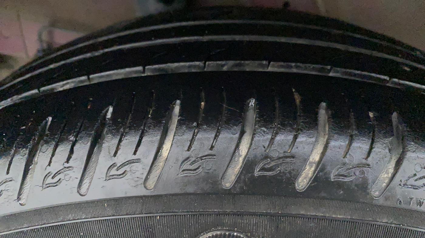 2019 Hyundai VENUE 1.0 TURBO GDI SX+ AT, Petrol, Automatic, 28,245 km, Right Rear Tyre Tread