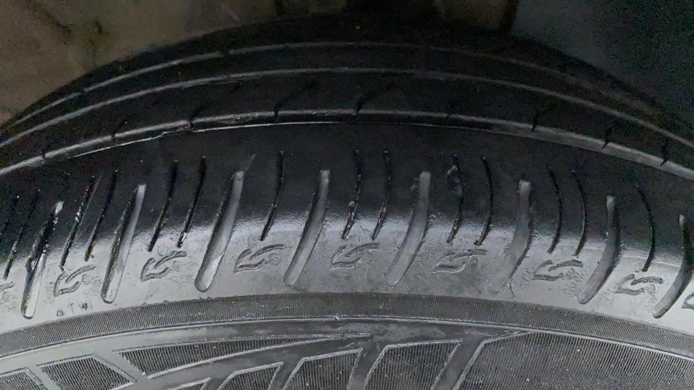 2019 Hyundai VENUE 1.0 TURBO GDI SX+ AT, Petrol, Automatic, 28,245 km, Right Front Tyre Tread