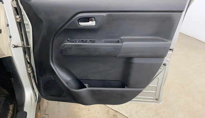 2021 Maruti New Wagon-R VXI 1.0, Petrol, Manual, 33,232 km, Driver Side Door Panels Control