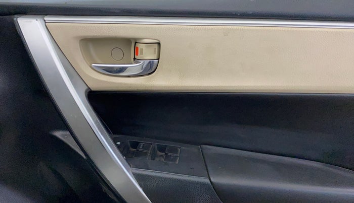 2015 Toyota Corolla Altis VL CVT PETROL, Petrol, Automatic, 1,12,439 km, Driver Side Door Panels Control